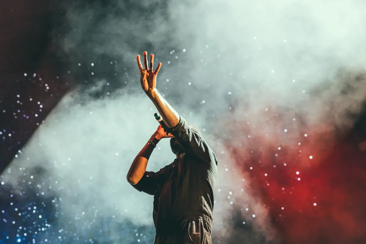 Microphone on a dim stage—editorial metaphor for live music and touring; not Bonnie Tyler or her venue