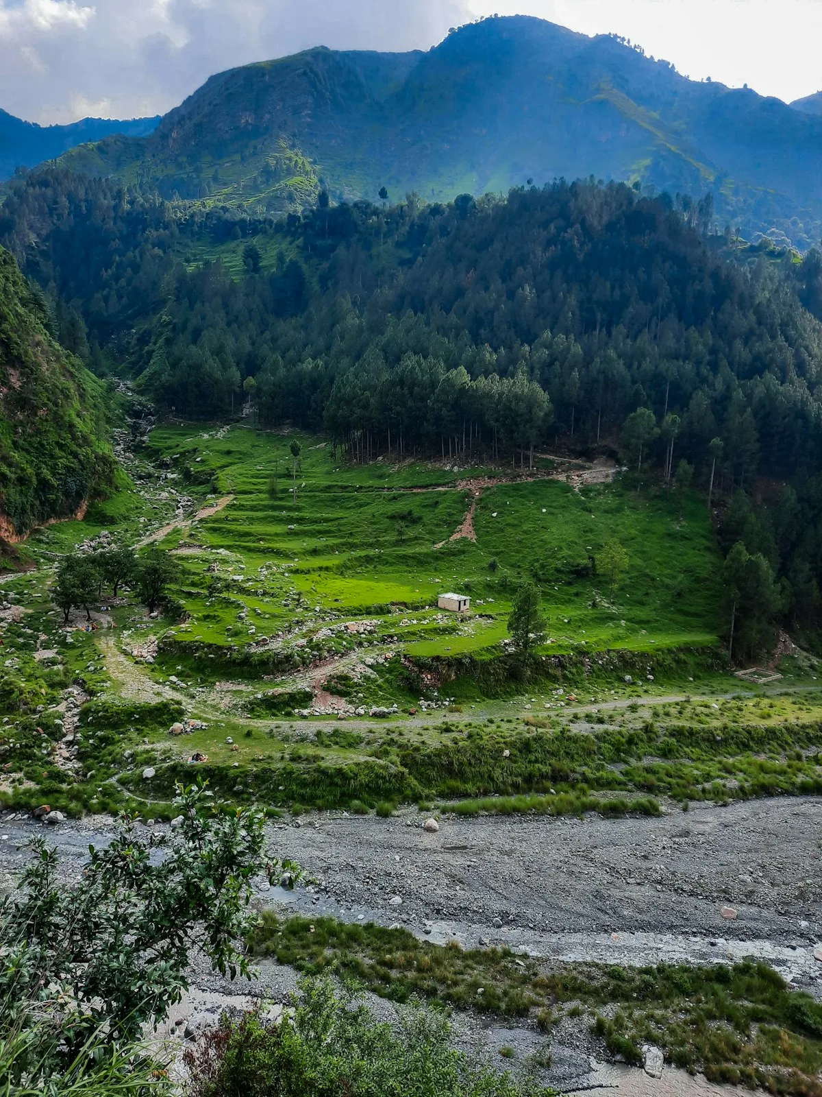 Rocky river valley landscape in Khyber Pakhtunkhwa province, northwestern Pakistan — illustrative imagery of the rugged border region where Bannu district sits and where militants struck the Fateh Khel police post on the night of May 9–10, 2026.